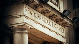 "Κατρακύλα" 600 μονάδων για τον Dow Jones
