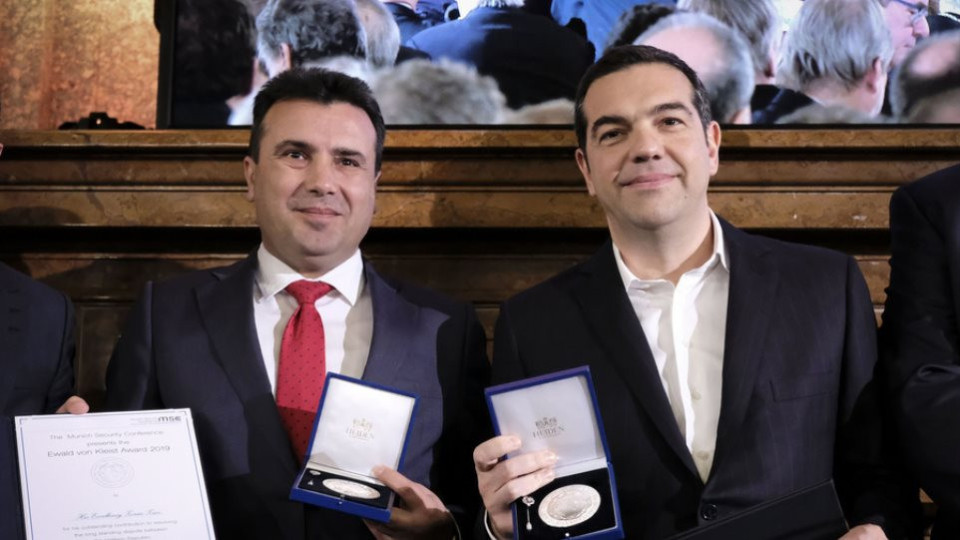 Βράβευση Τσίπρα-Ζάεφ: Η αποθέωση από τους Βαυαρούς και η δήλωση του Σκοπιανού ηγέτη ότι «παραμένει Μακεδόνας»