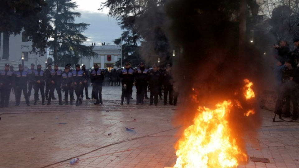 Αλβανία: Νέες συμπλοκές διαδηλωτών της αντιπολίτευσης με την Αστυνομία