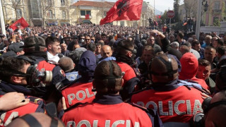 Τίρανα: Bίαια επεισόδια και τραυματίες σε αντικυβερνητική διαδήλωση